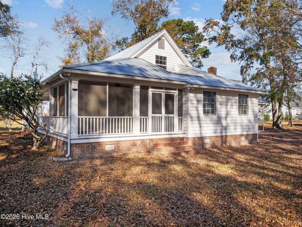 Photo of 2229 Sloop Point Loop Road, Hampstead, NC 28443 (MLS # 100554619)