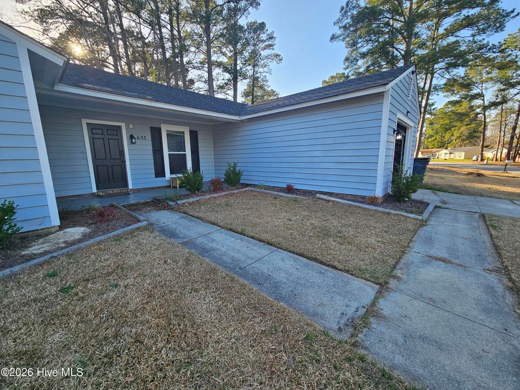 Photo of 635 Shadowridge Road, Jacksonville, NC 28546 (MLS # 100559274)