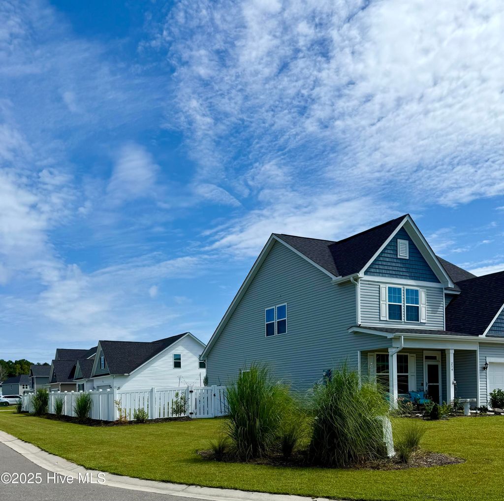 Photo of 254 E Red Head Circle, Sneads Ferry, NC 28460 (MLS # 100561939)