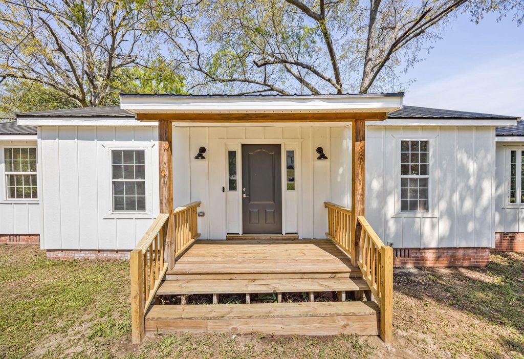 Photo of 2381 Franklin Street, Augusta, GA 30906 (MLS # 553645)