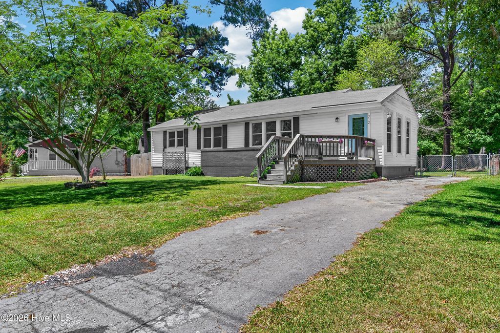 Photo of 512 Woodhaven Drive, Jacksonville, NC 28540 (MLS # 100575649)