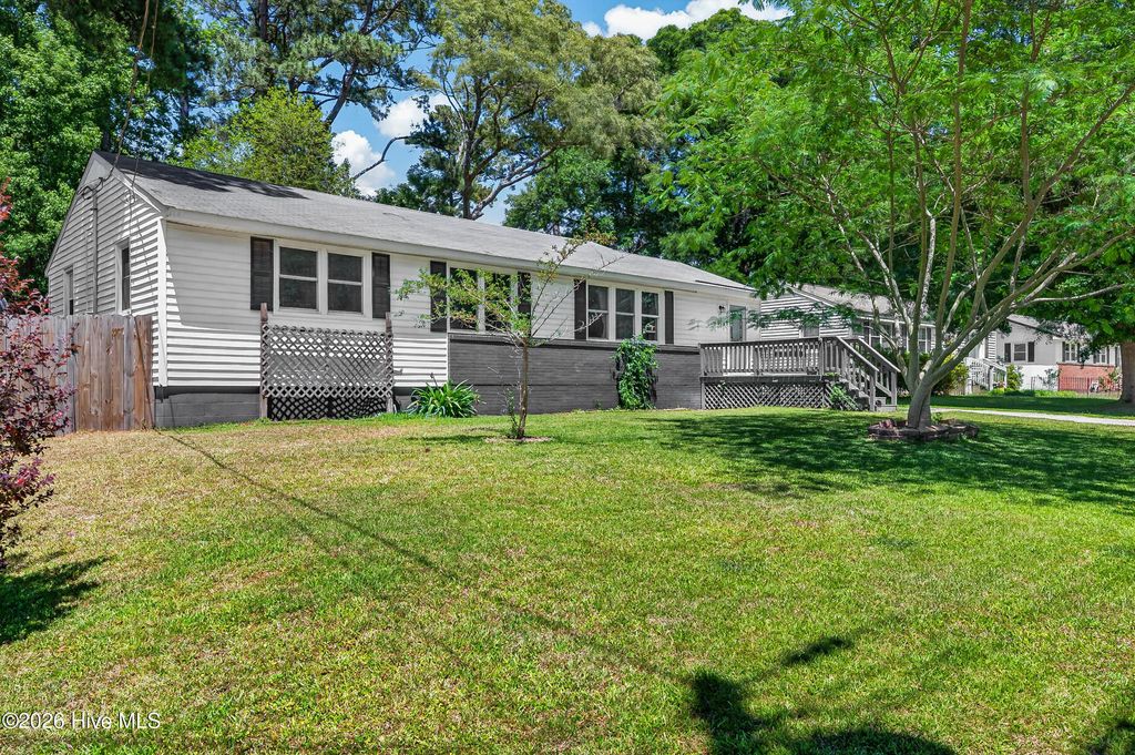 Photo of 512 Woodhaven Drive, Jacksonville, NC 28540 (MLS # 100575649)