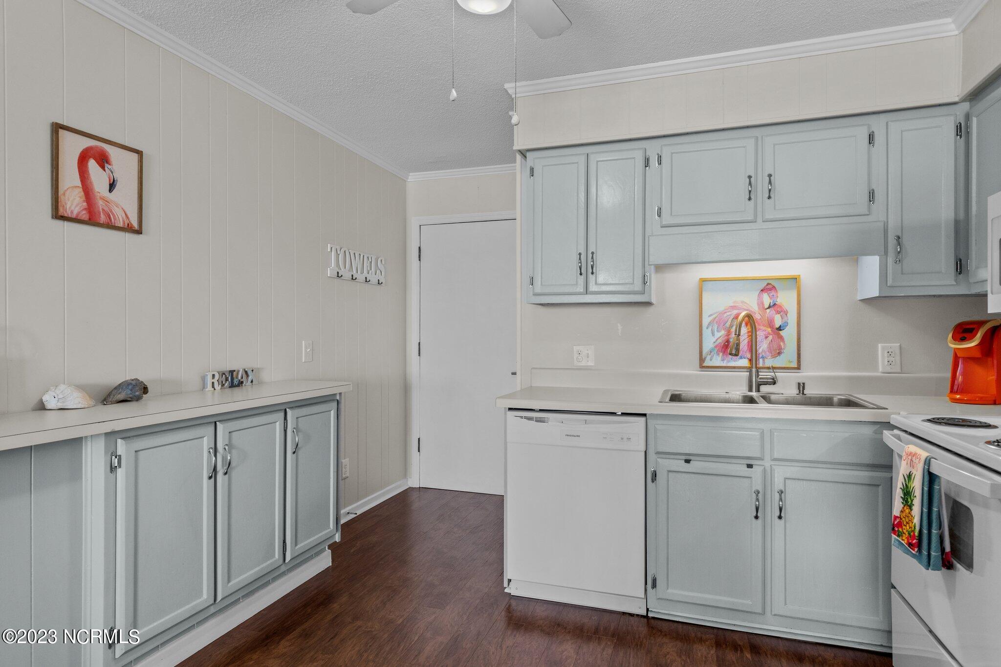 301 Commerce Way 303