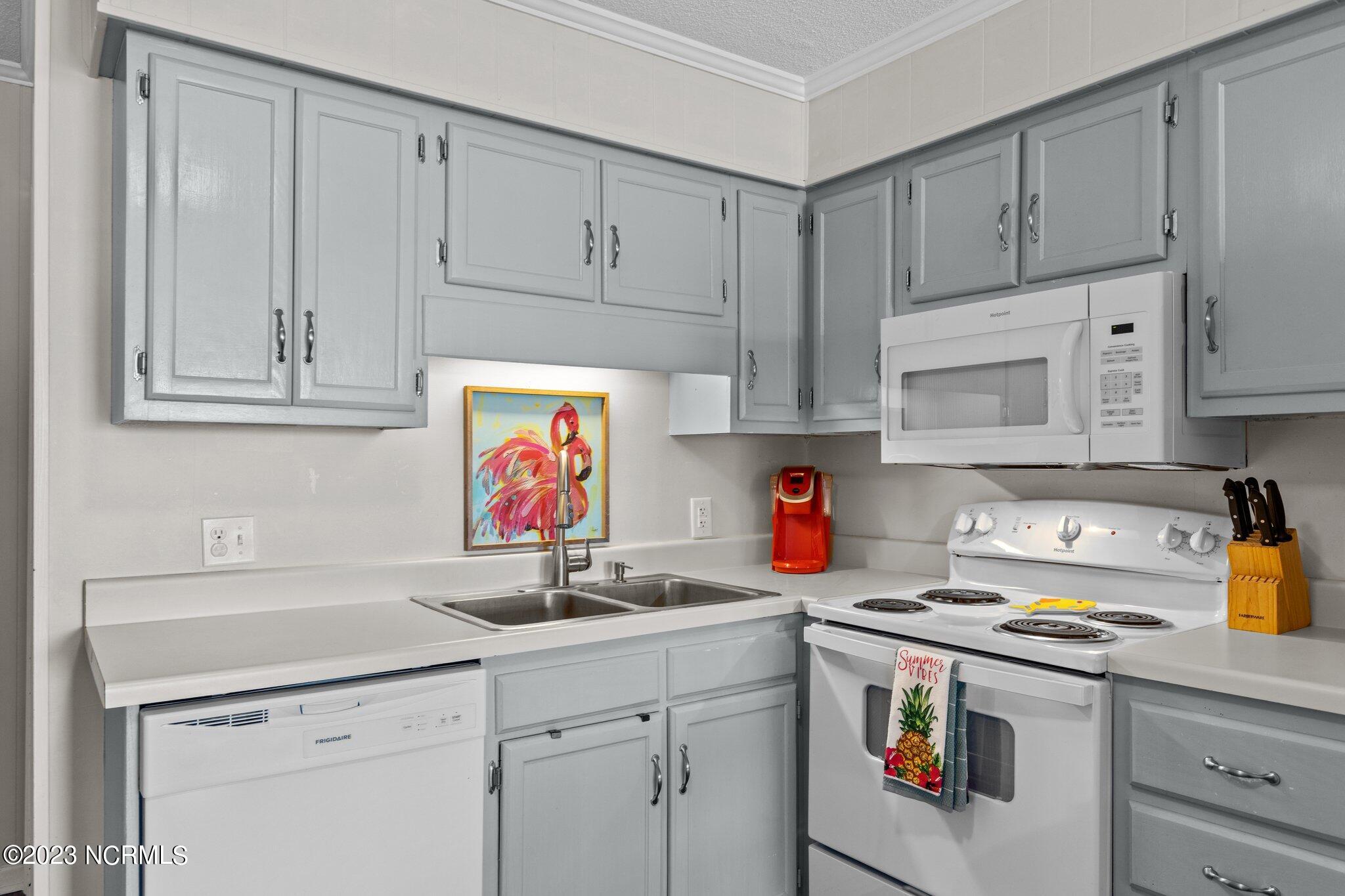 301 Commerce Way 303