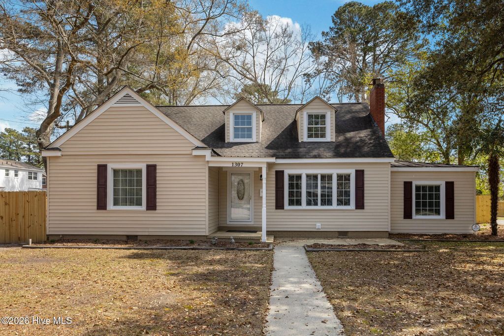 Photo of 1307 N Respess Street, Washington, NC 27889 (MLS # 100560035)