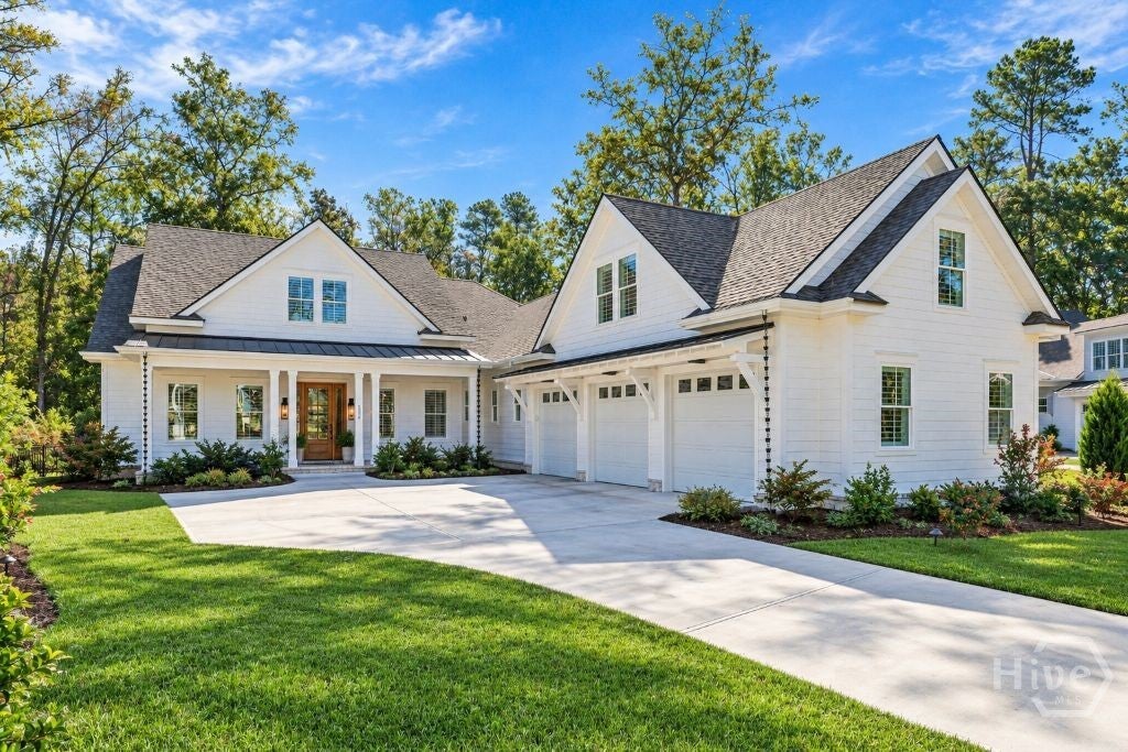 Photo of 334 Linkside Lake Drive, Richmond Hill, GA 31324 (MLS # SA367229)