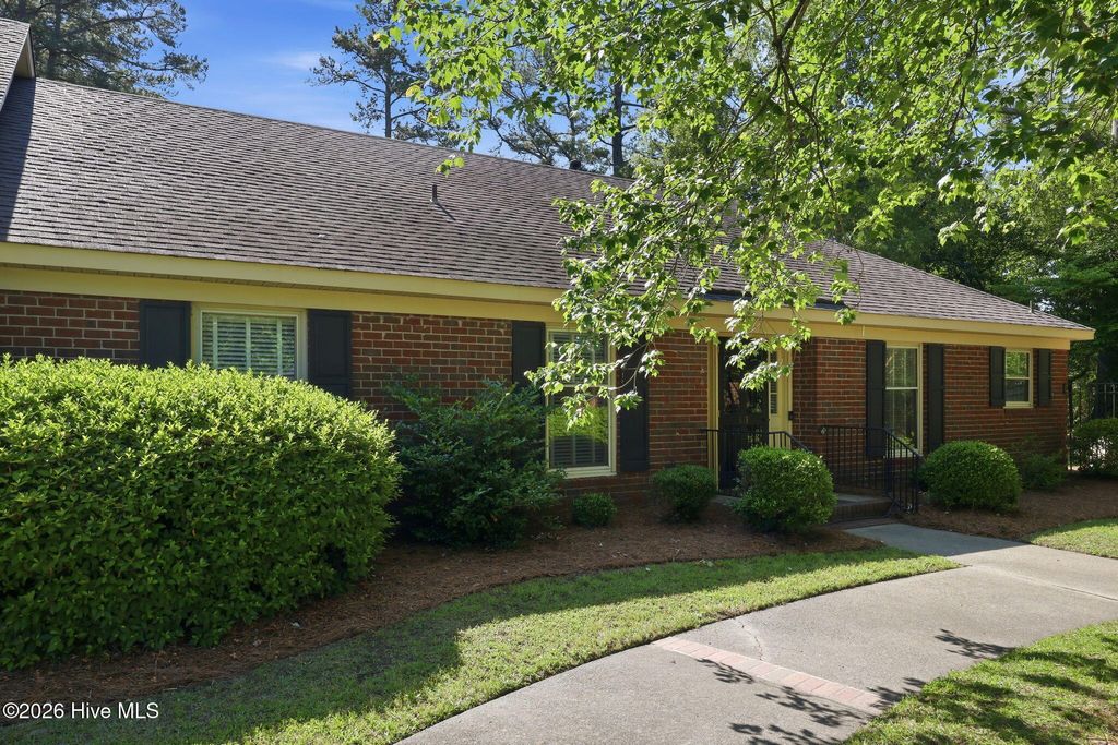 Photo of 813 Greenbriar Road, Kinston, NC 28501 (MLS # 100574043)