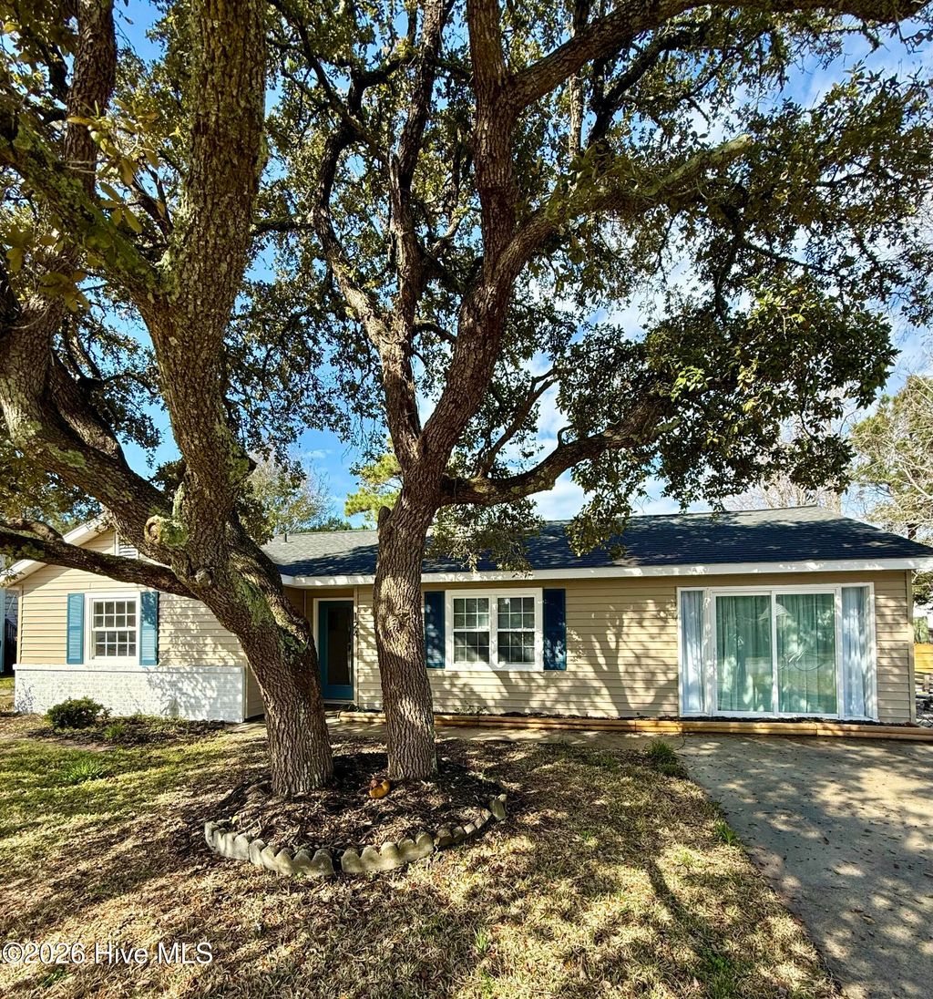 Photo of 124 Jefferson Street, Beaufort, NC 28516 (MLS # 100540427)