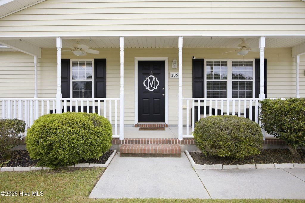 Photo of 209 Snowden Court, Richlands, NC 28574 (MLS # 100570733)