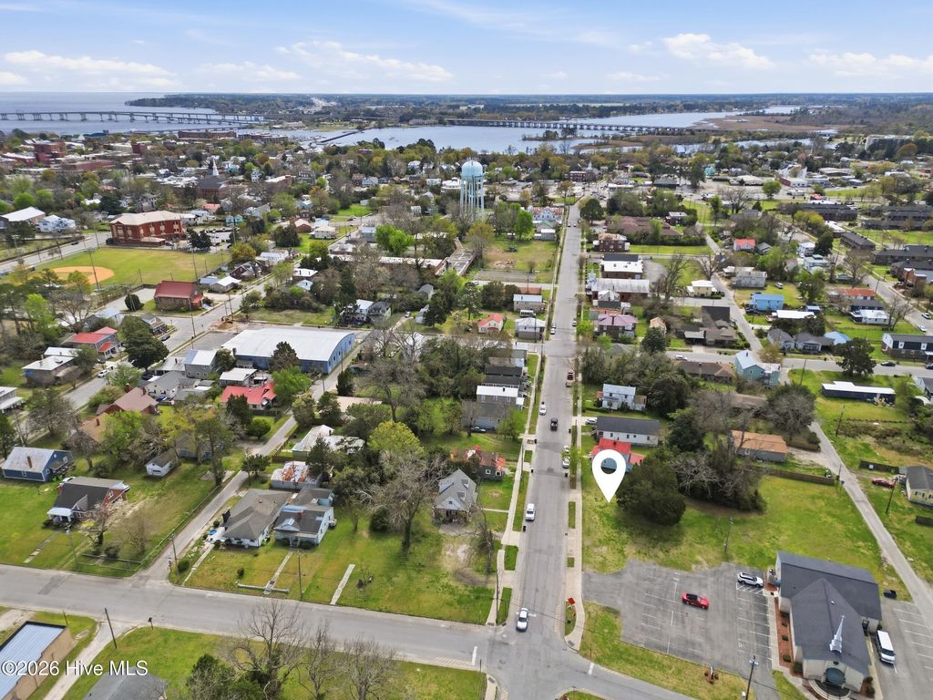 Photo of 821 West Street, New Bern, NC 28560 (MLS # 100563027)