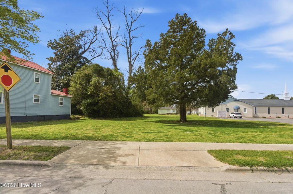 Photo of 821 West Street, New Bern, NC 28560 (MLS # 100563027)