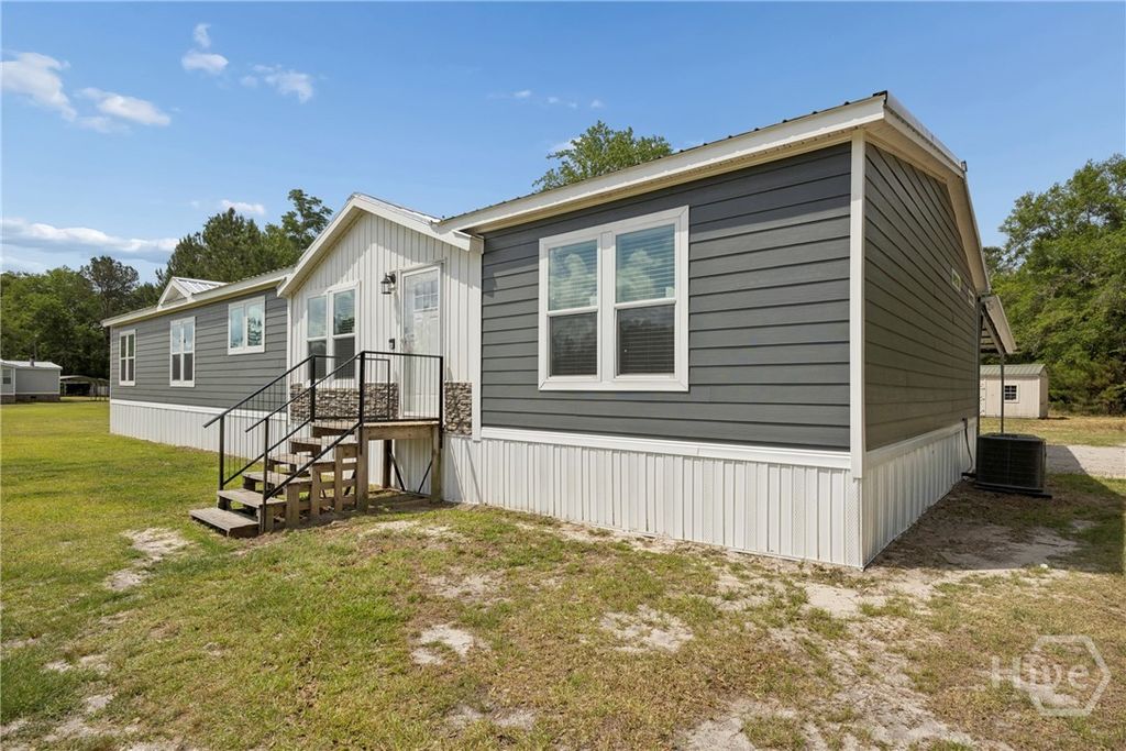 Photo of 3183 Old Dixie Highway S, Springfield, GA 31329 (MLS # SA356780)