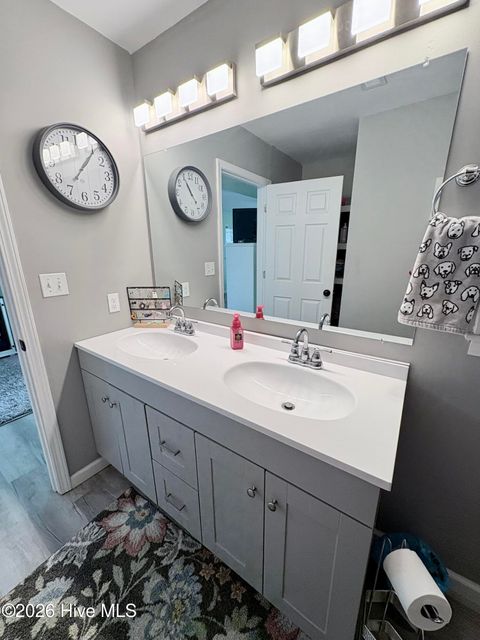 Tiny photo for 905 E Wilmington Street, Burgaw, NC 28425 (MLS # 100555463)