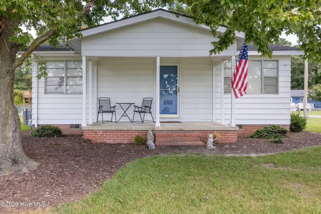 Photo of 527 Surfside Drive, Edenton, NC 27932 (MLS # 100605038)