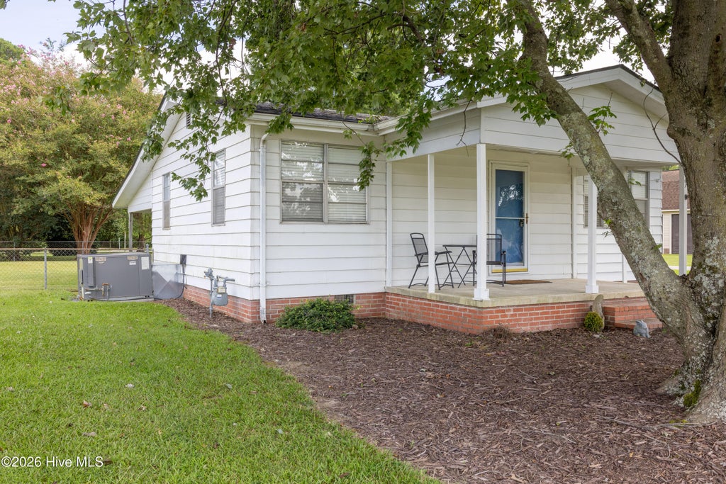 Photo of 527 Surfside Drive, Edenton, NC 27932 (MLS # 100605038)