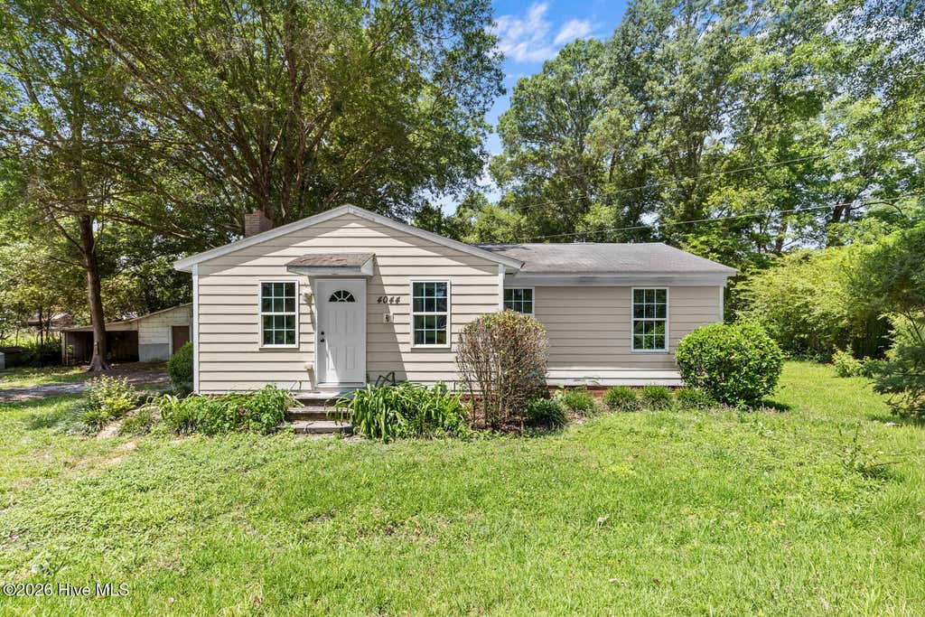 Photo of 4044 Nc Highway 50, Maple Hill, NC 28454 (MLS # 100581911)