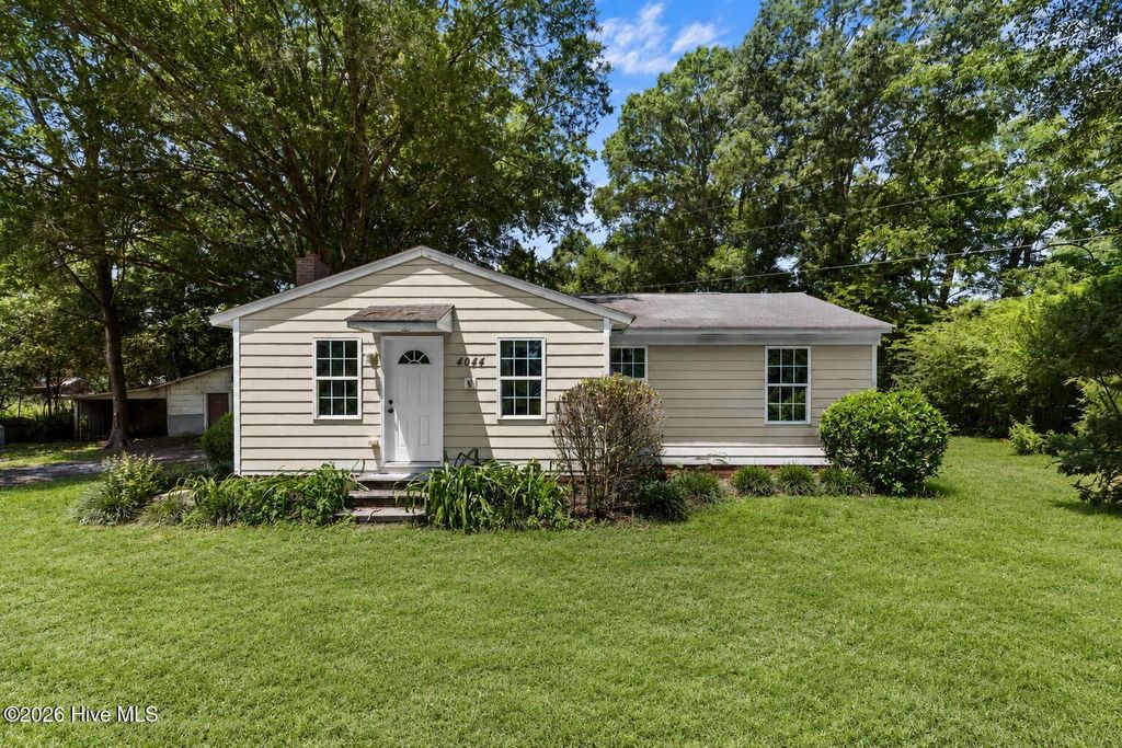 Photo of 4044 Nc Highway 50, Maple Hill, NC 28454 (MLS # 100581911)