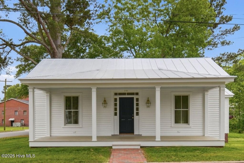 Photo of 301 W Gale Street, Edenton, NC 27932 (MLS # 100574173)