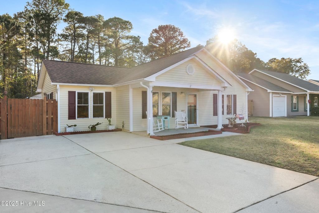 Photo of 528 Brewster Lane, Wilmington, NC 28412 (MLS # 100545258)