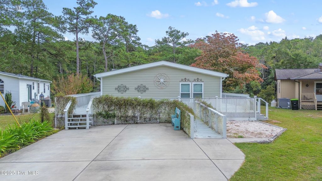 Photo of 1638 Woodview Circle SW, Ocean Isle Beach, NC 28469 (MLS # 100538927)