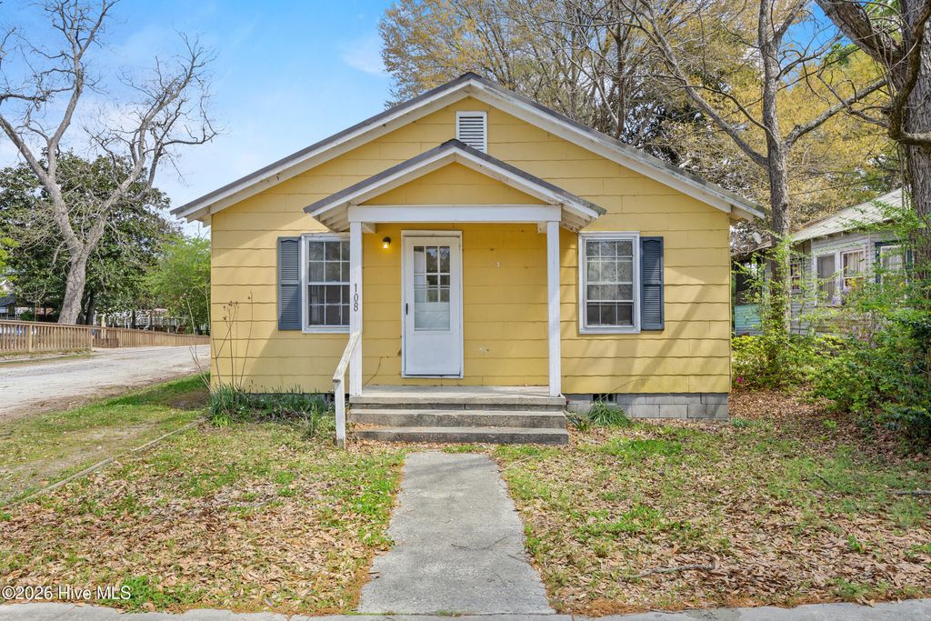 Photo of 108 N Dickerson Street #6, Burgaw, NC 28425 (MLS # 100563546)