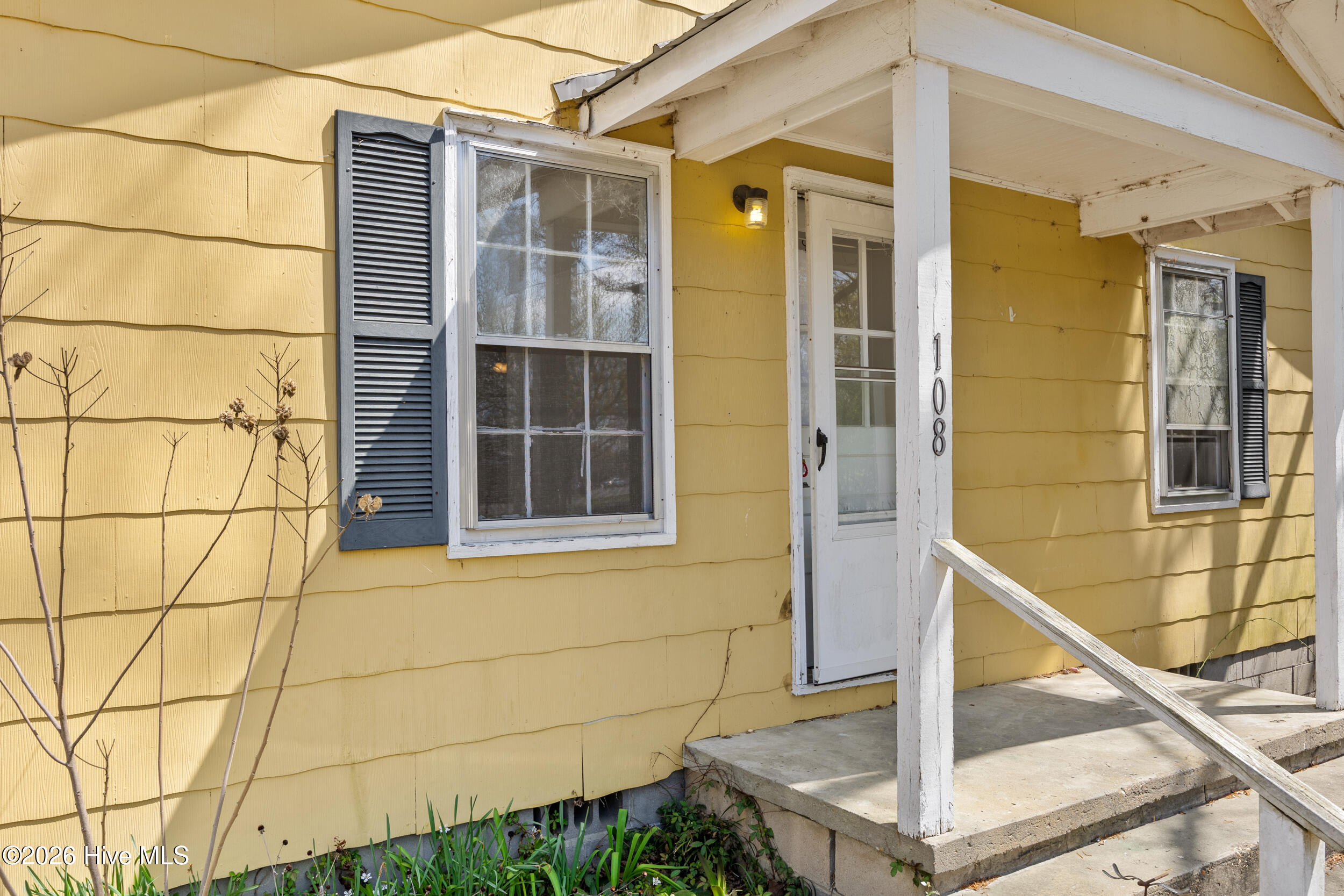 108 N Dickerson Street
