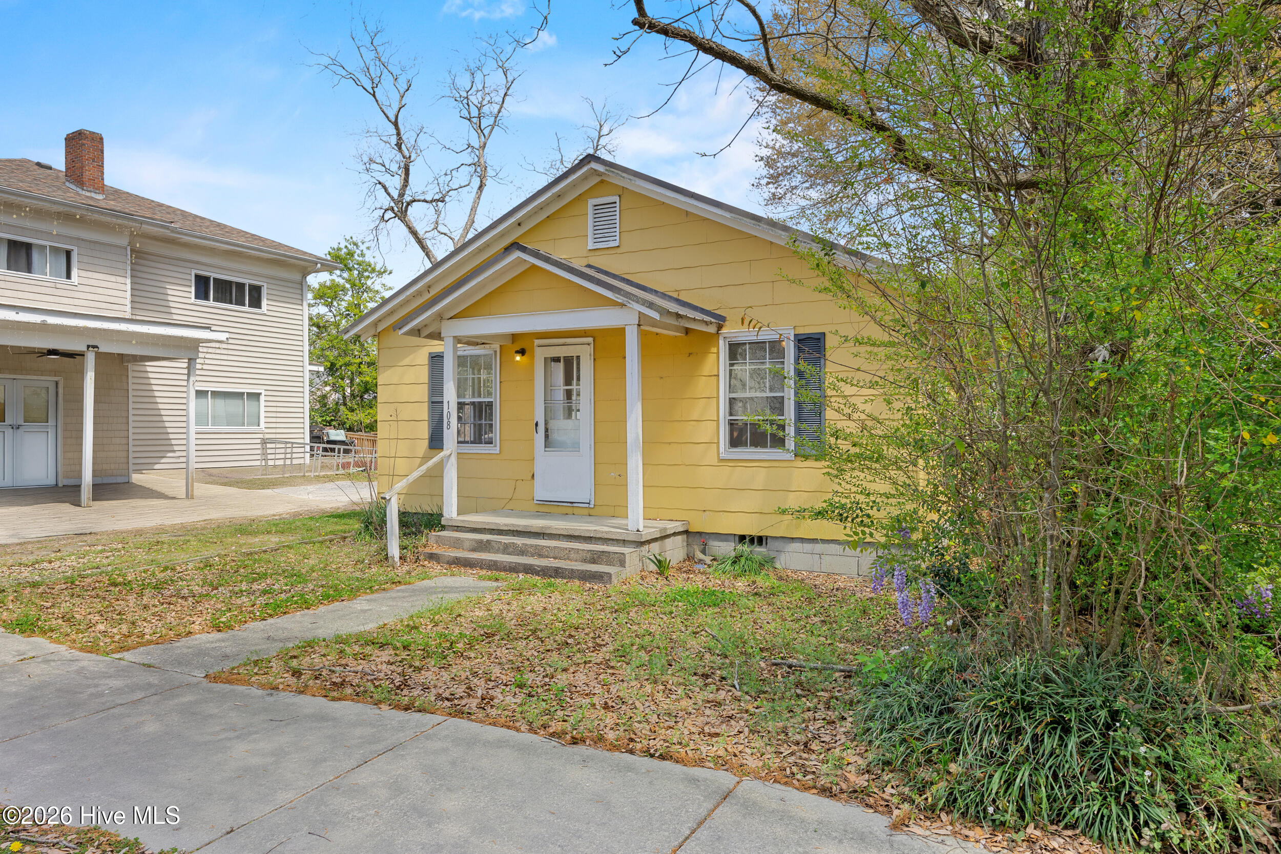 108 N Dickerson Street