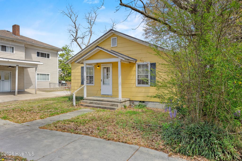 Photo of 108 N Dickerson Street #6, Burgaw, NC 28425 (MLS # 100563546)