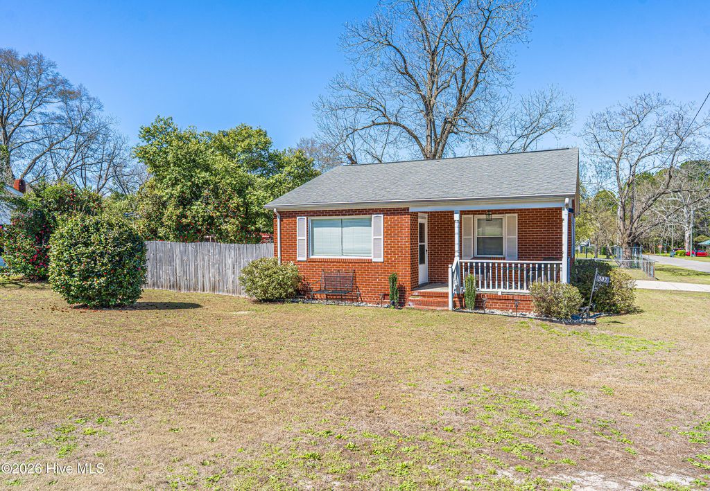 Photo of 307 5th Street, Hamlet, NC 28345 (MLS # 100561707)