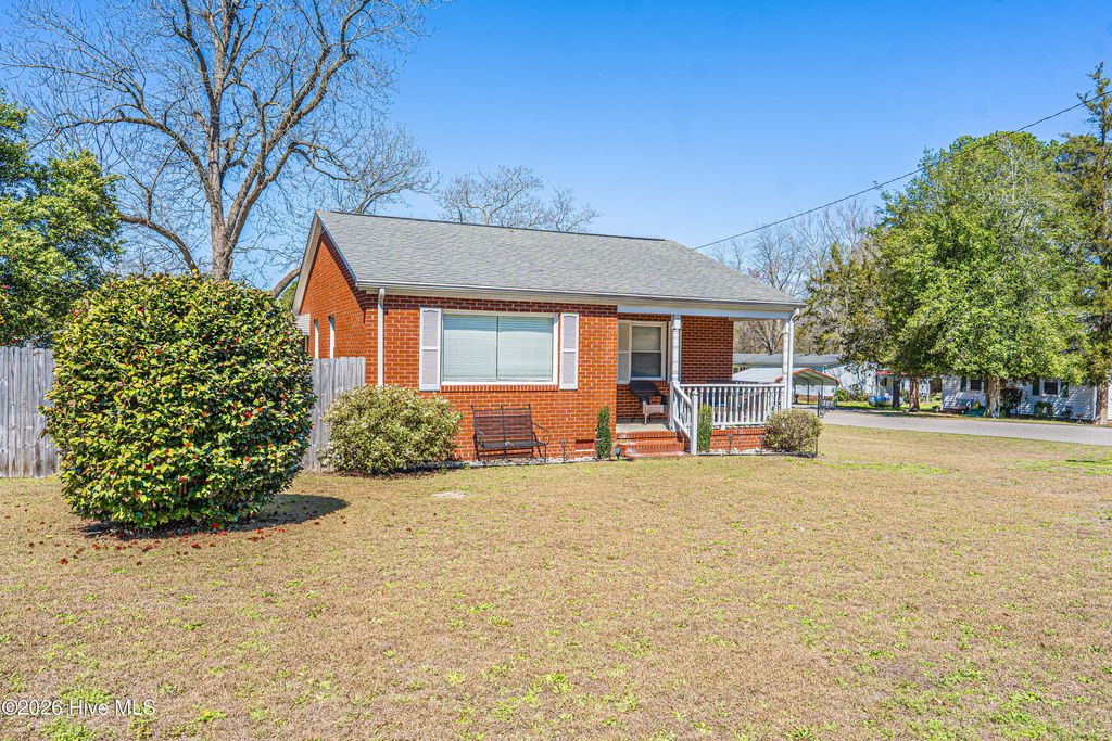 Photo of 307 5th Street, Hamlet, NC 28345 (MLS # 100561707)