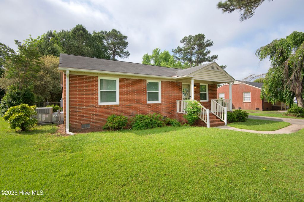Photo of 207 Centre Street, Tarboro, NC 27886 (MLS # 100507784)