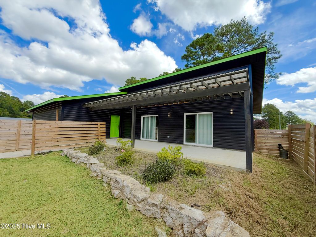 Photo of 1718 Highland Drive, Washington, NC 27889 (MLS # 100528537)