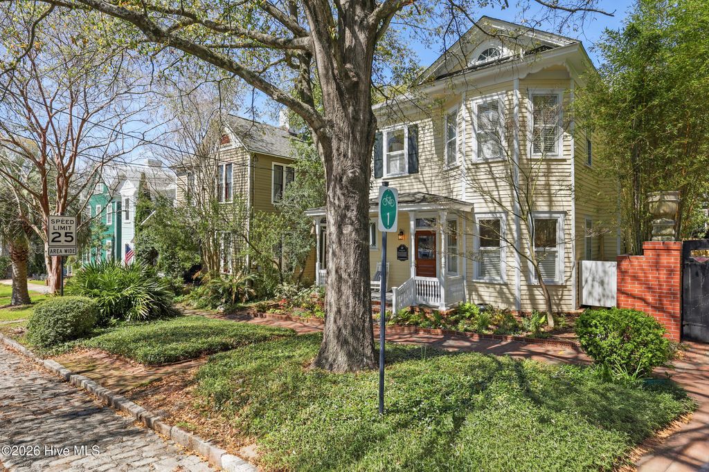 Photo of 215 Ann Street, Wilmington, NC 28401 (MLS # 100561300)