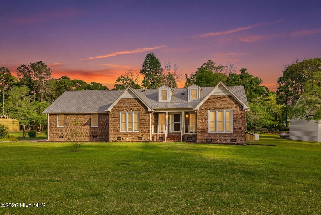 Photo of 2514 Hickory Street, New Bern, NC 28562 (MLS # 100569113)