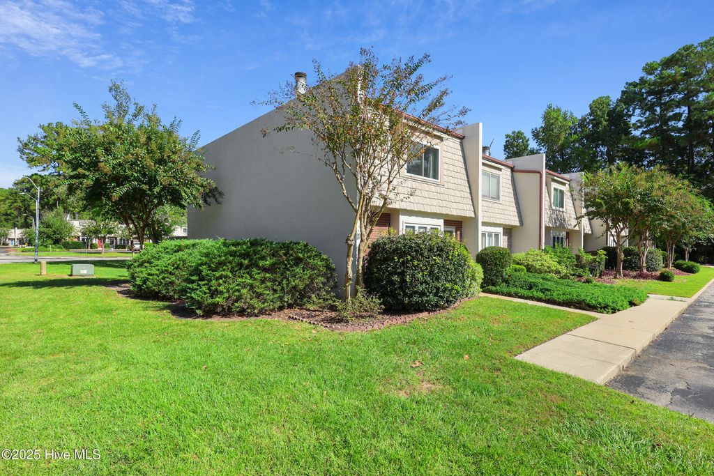 Photo of 532 Cobblestone Drive, Wilmington, NC 28405 (MLS # 100534967)