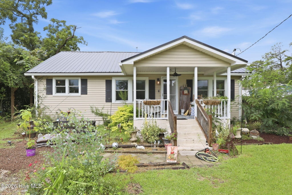 Photo of 102 Ellington Street, New Bern, NC 28560 (MLS # 100594128)