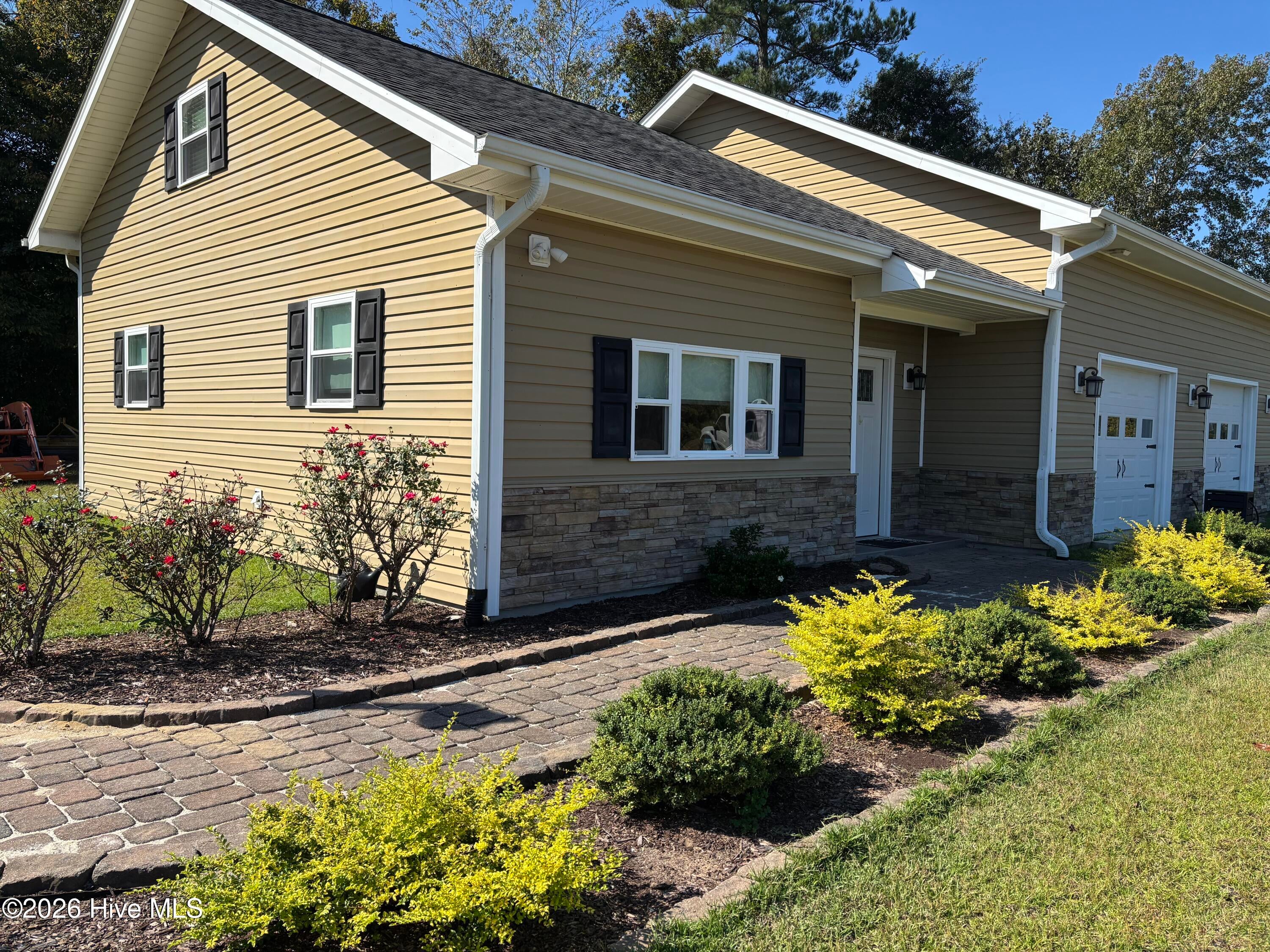 593 La Wane Lane