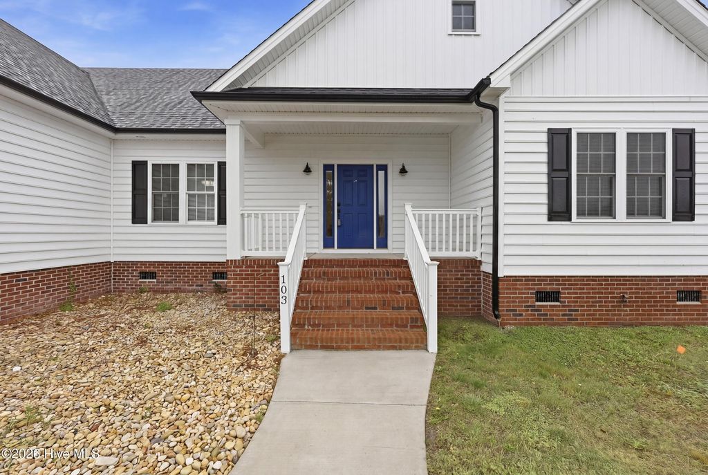 Photo of 103 Blimp View Drive, Elizabeth City, NC 27909 (MLS # 100570864)