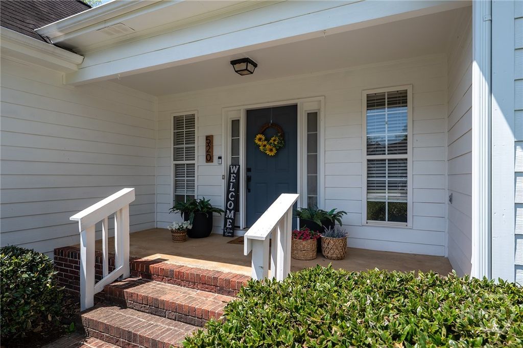 Photo of 520 Scarlet Oak Drive, Athens, GA 30605 (MLS # CL353943)
