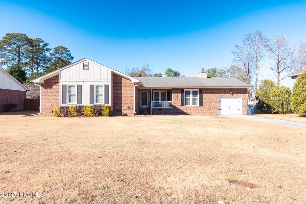 Photo of 2602 Northwoods Drive, Jacksonville, NC 28540 (MLS # 100546000)