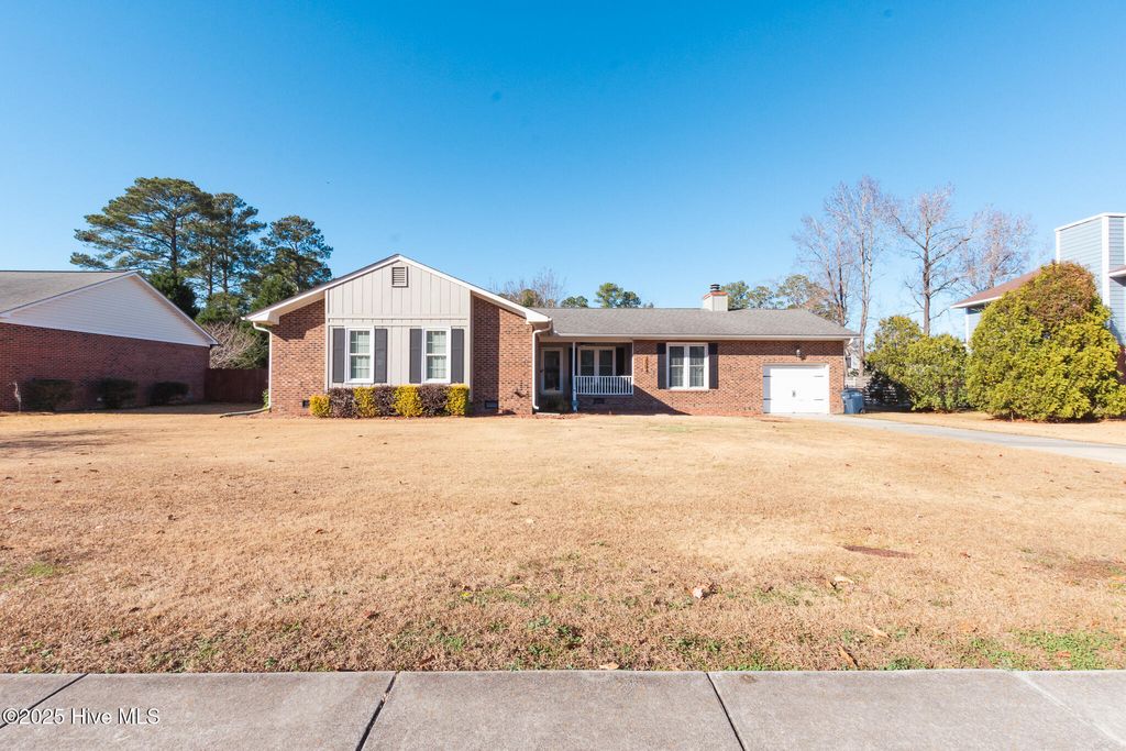 Photo of 2602 Northwoods Drive, Jacksonville, NC 28540 (MLS # 100546000)