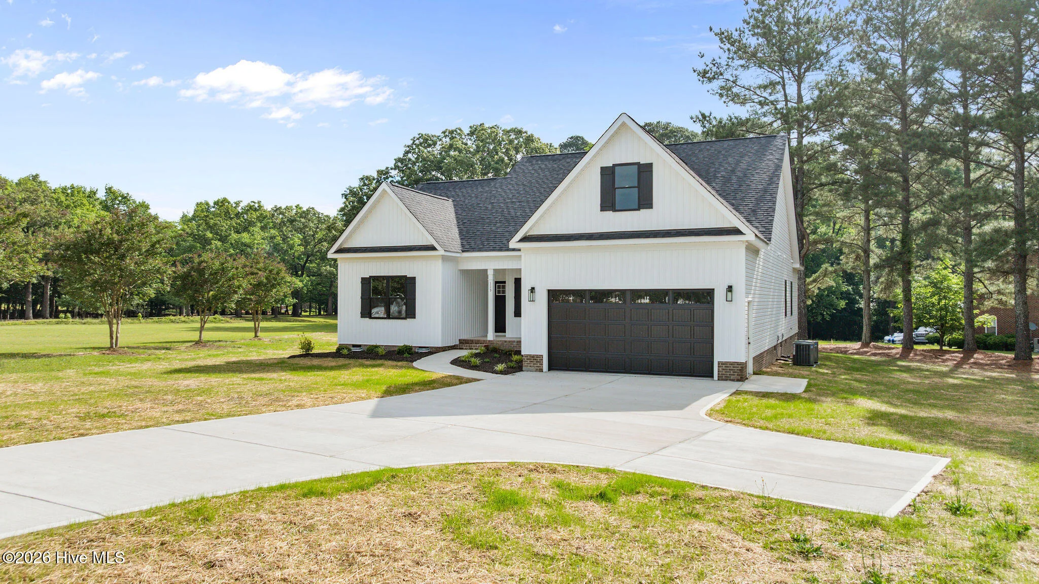 113 Twin Oaks Place