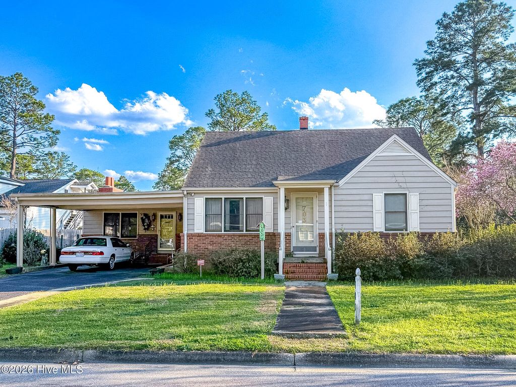 Photo of 703 W 27th Street, Lumberton, NC 28358 (MLS # 100560688)