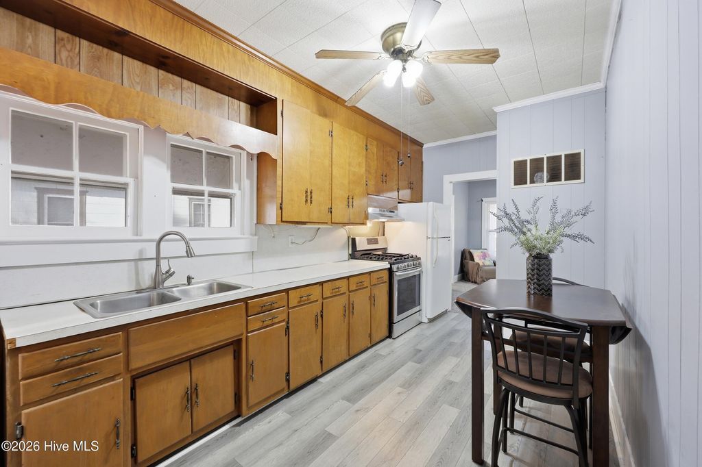 Photo of 914 Johnston Street, Edenton, NC 27932 (MLS # 100560382)