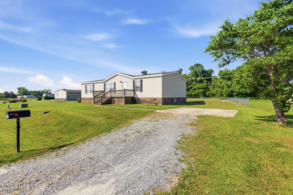 Photo of 203 Buffy Court, Richlands, NC 28574 (MLS # 100574335)