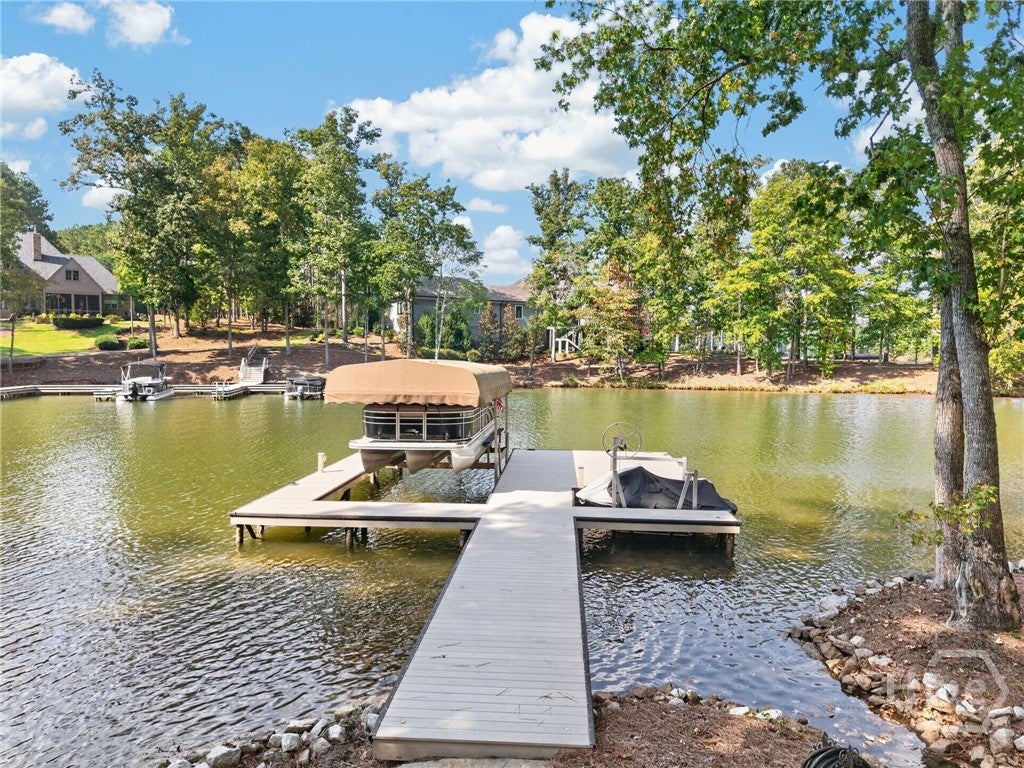 1100 Holts Ferry
