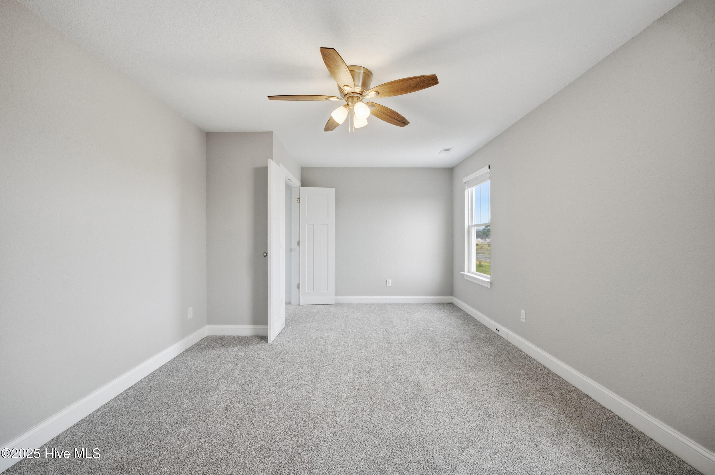 Shawboro, North Carolina 27973, United States, 5 Bedrooms Bedrooms, ,4 BathroomsBathrooms,Residential,Active,256136