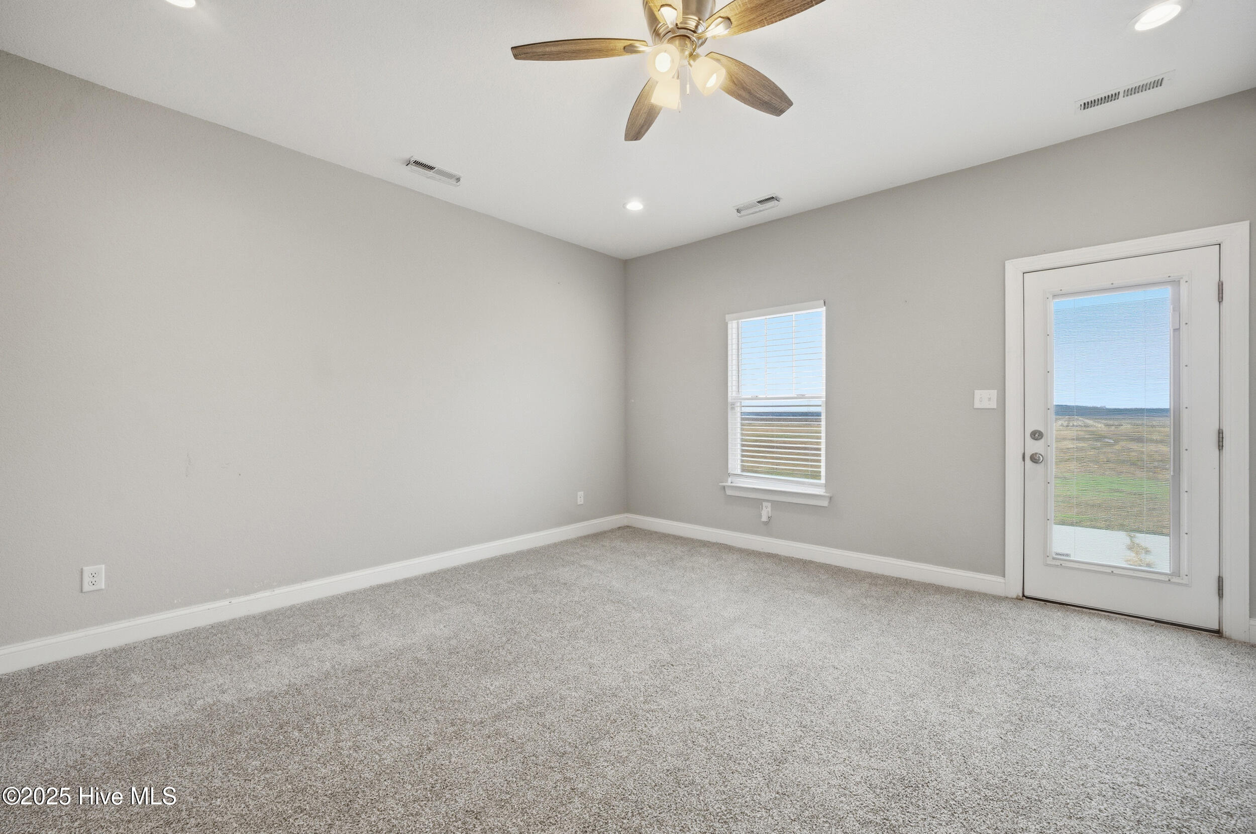 Shawboro, North Carolina 27973, United States, 5 Bedrooms Bedrooms, ,4 BathroomsBathrooms,Residential,Active,256136