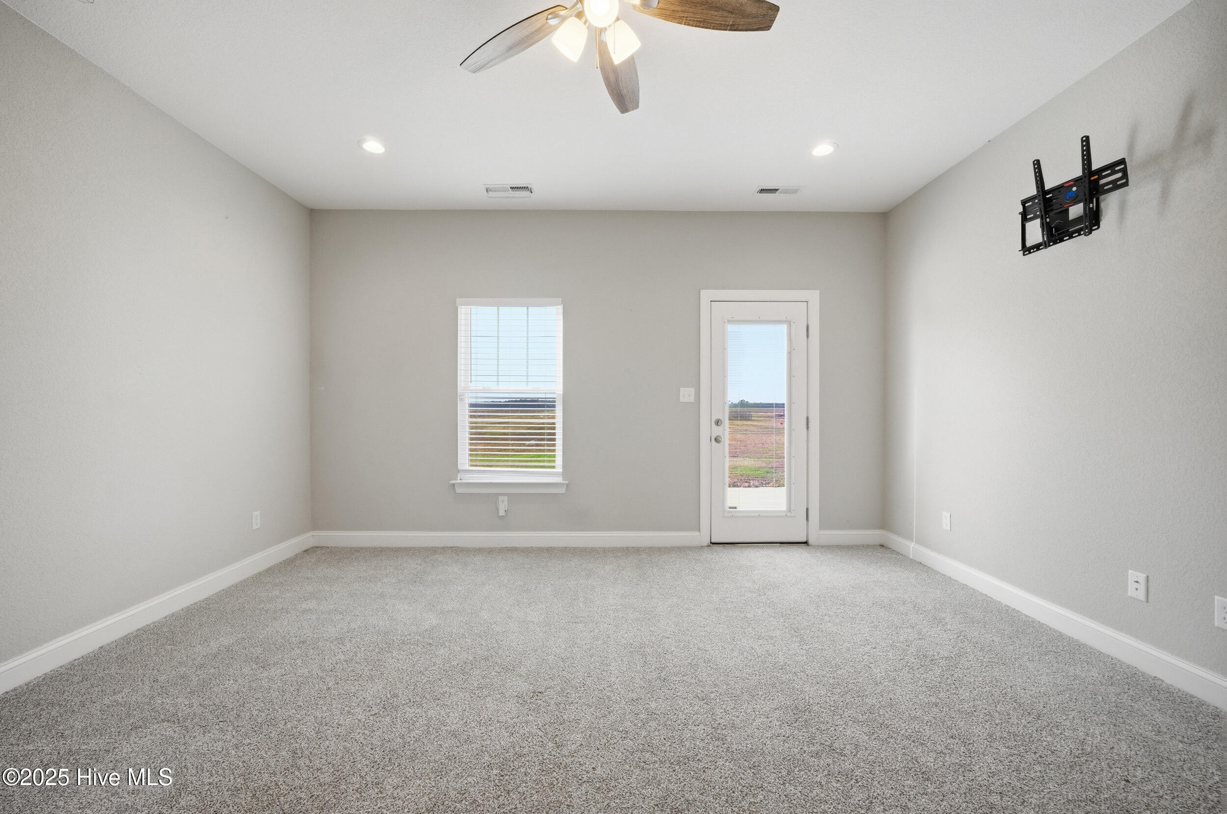 Shawboro, North Carolina 27973, United States, 5 Bedrooms Bedrooms, ,4 BathroomsBathrooms,Residential,Active,256136