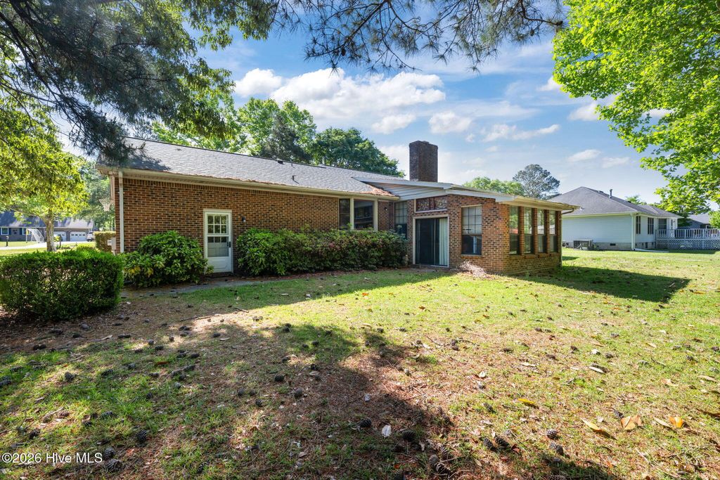 Photo of 4802 Meadow Court Drive, New Bern, NC 28562 (MLS # 100569140)